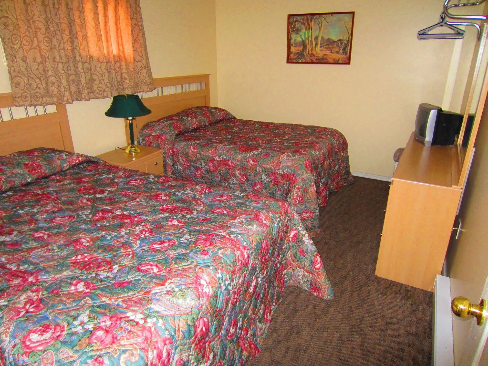 Black Sea Motel Penticton Exterior foto